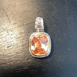 Citrine pendant in the style of DY.